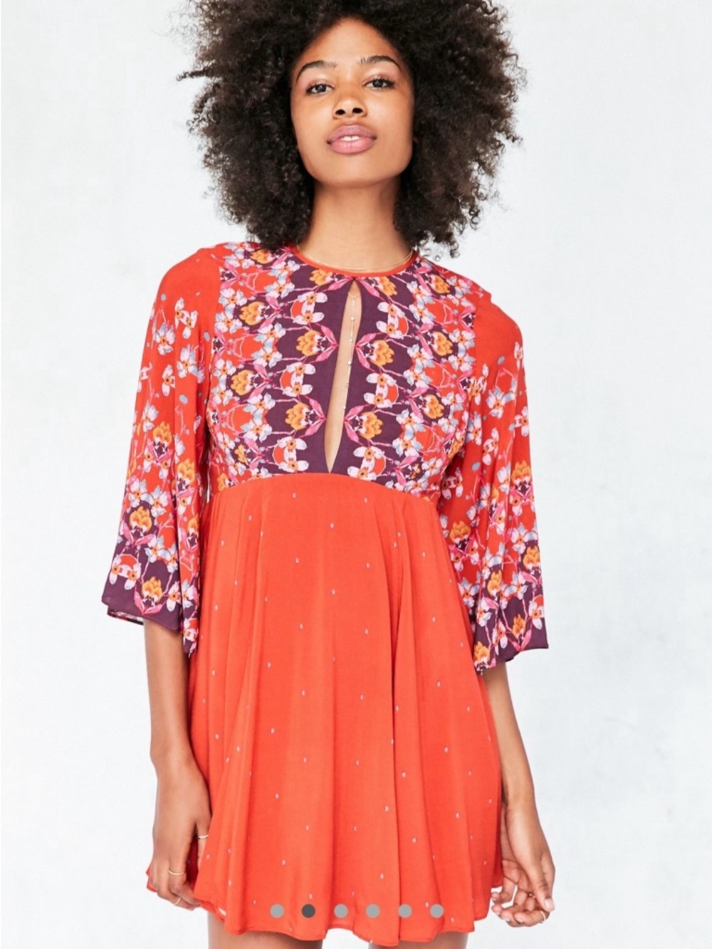 Urban Outfitters Ecote Tyler Split-Neck Bell-Sleeve
Mini Dress M 13 Reasons Why